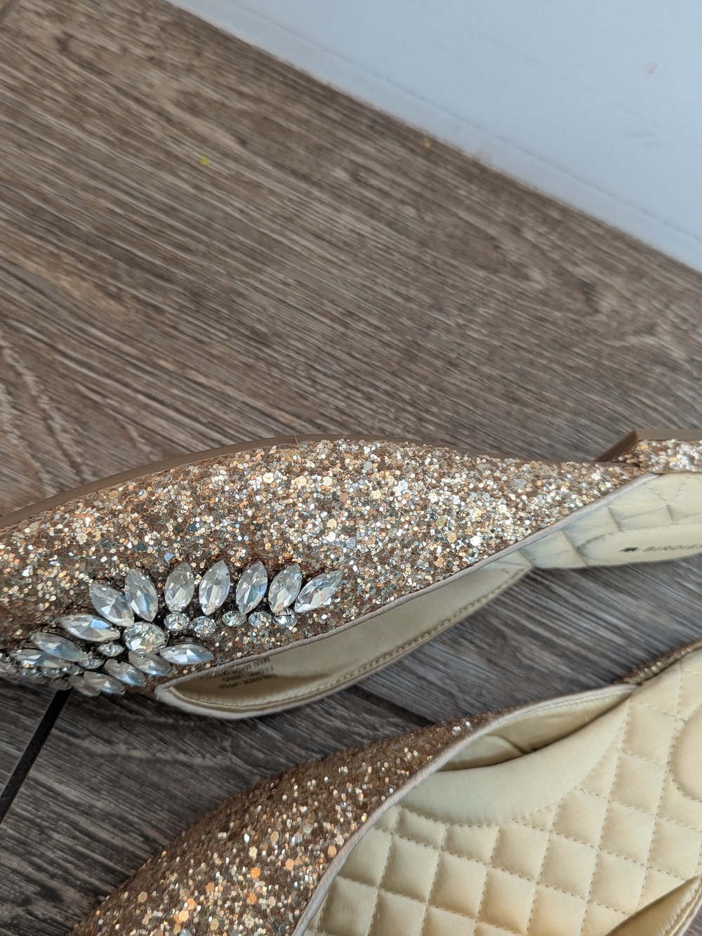 Birdies The Swan Jeweled Gold Sparkle Mule Slides NWOB Size 9.5 Glitter - Picture 8 of 12